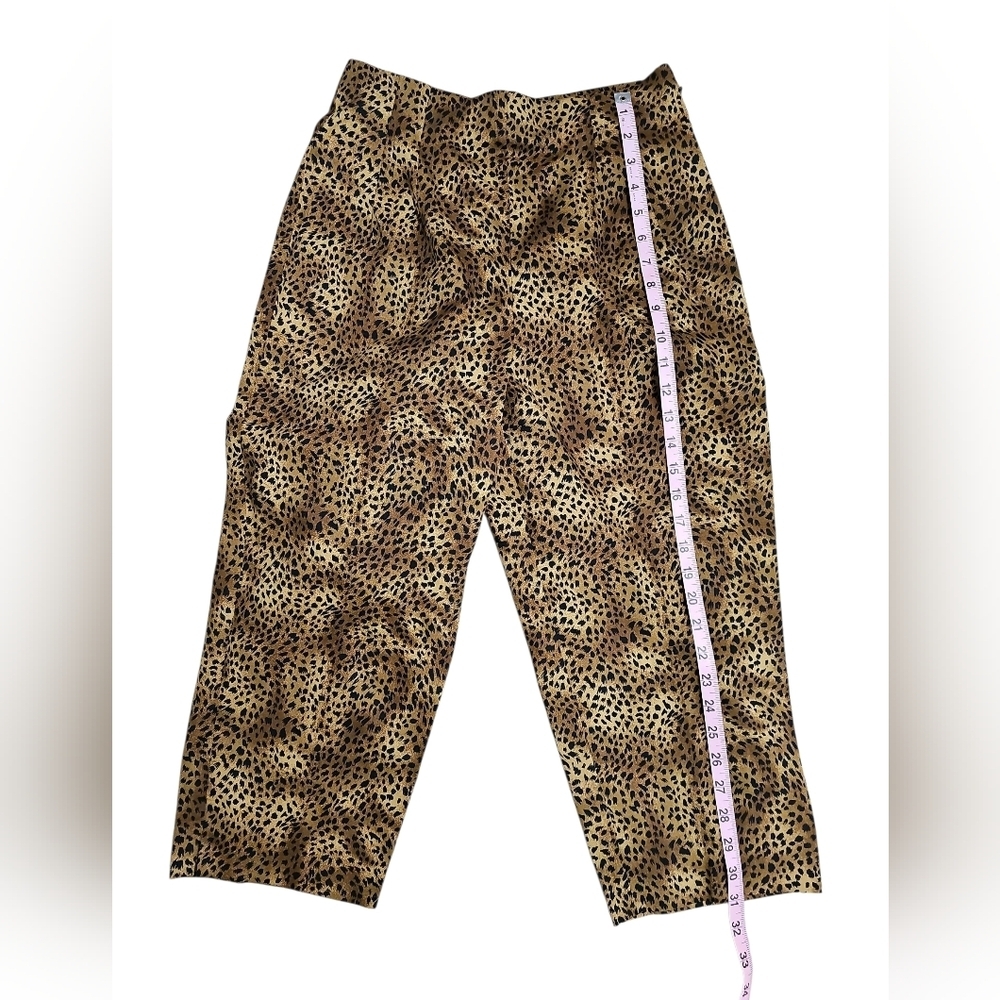 Briggs Women 8P Pants Tan Cotton Leopard Print Crop Capri Statement Indie Sleaze - Picture 5 of 6